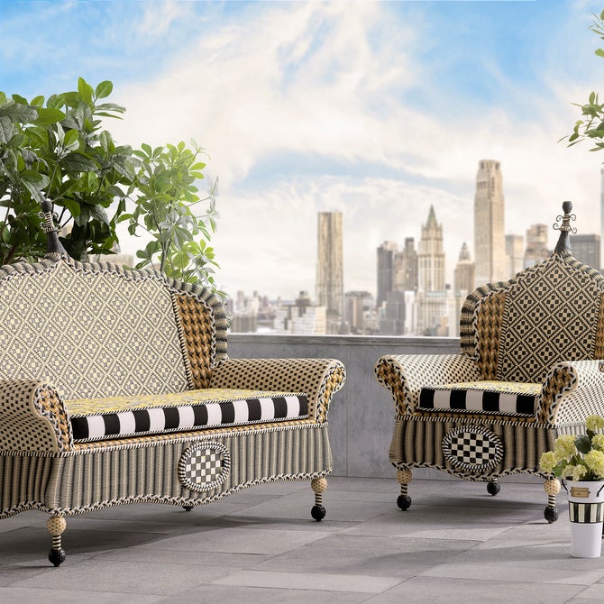 Queen Bee Courtyard Outdoor Loveseat