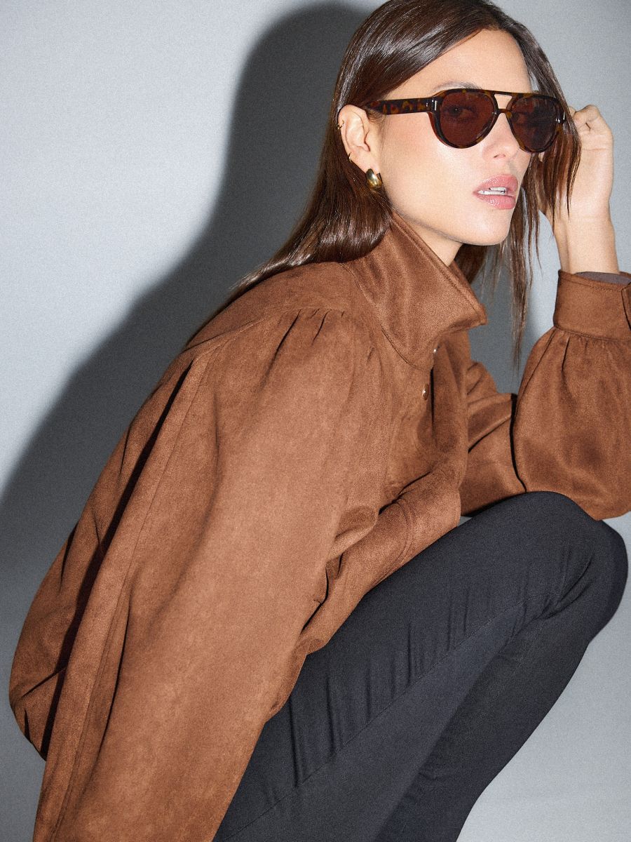 Brązowa kurtka typu biker