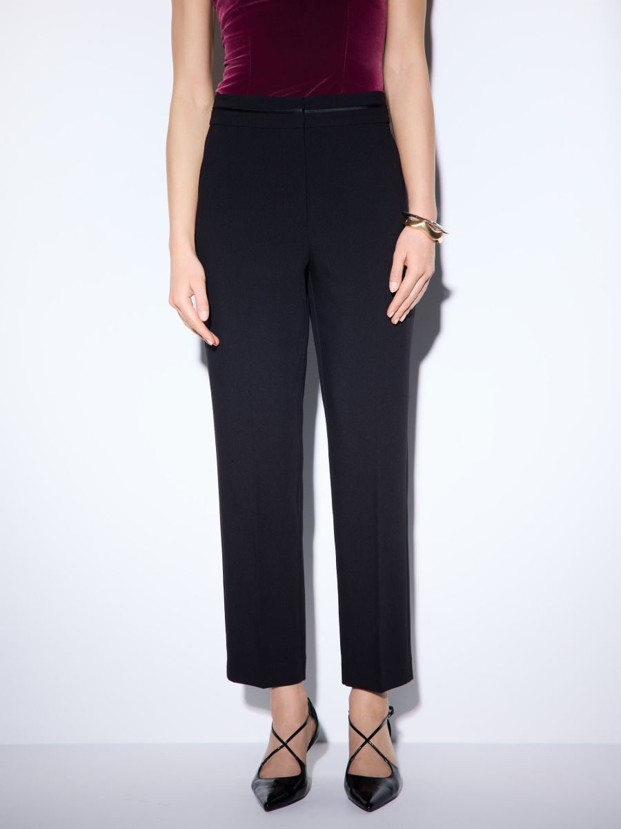 Czarne spodnie z prostą nogawką