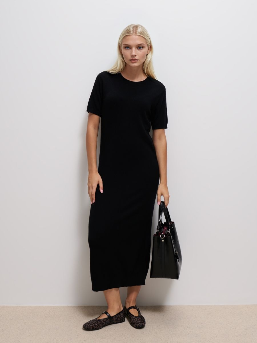 Dzianinowa szara sukienka midi z wełną