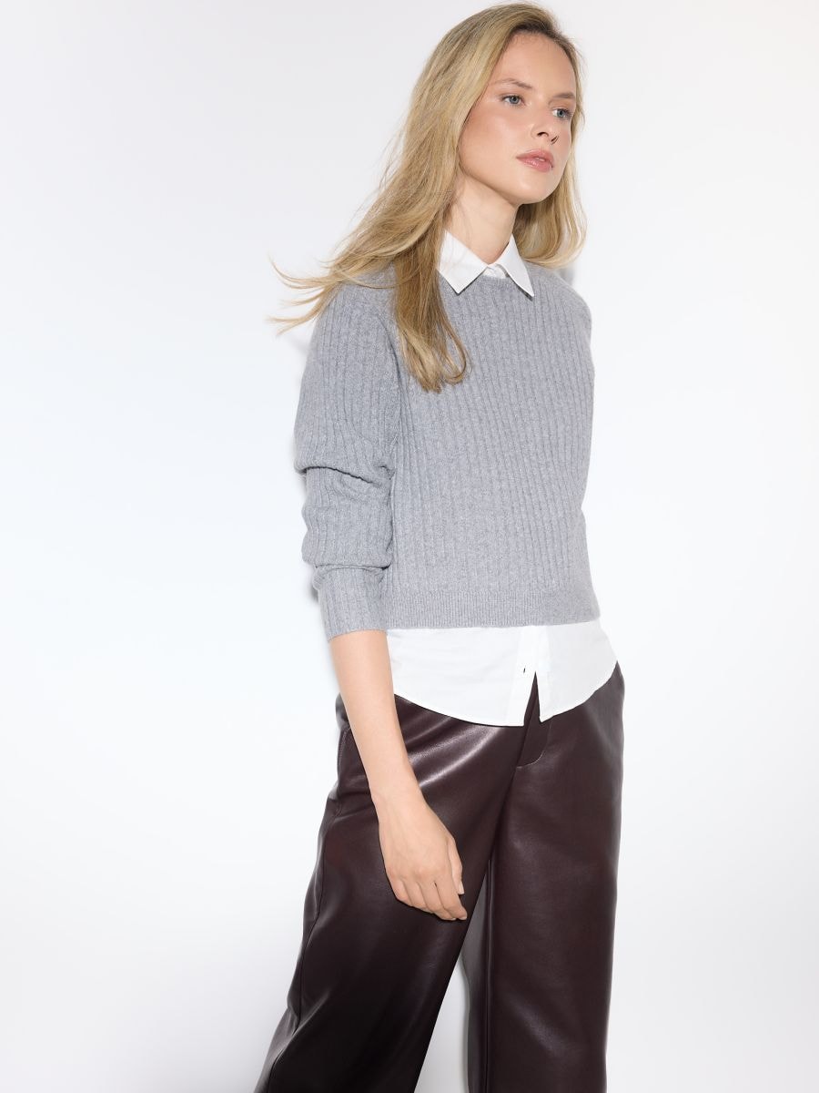 Sweter z wszytą koszulą