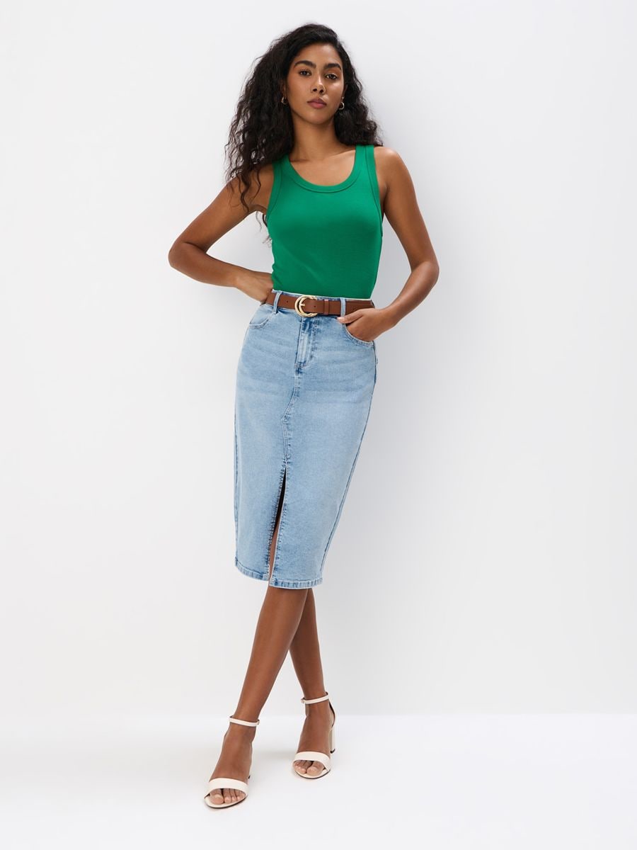 Biały dopasowany top