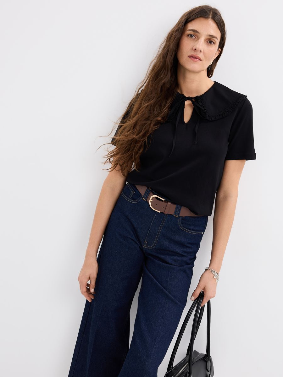 Bluzka z ozdobnym kołnierzem