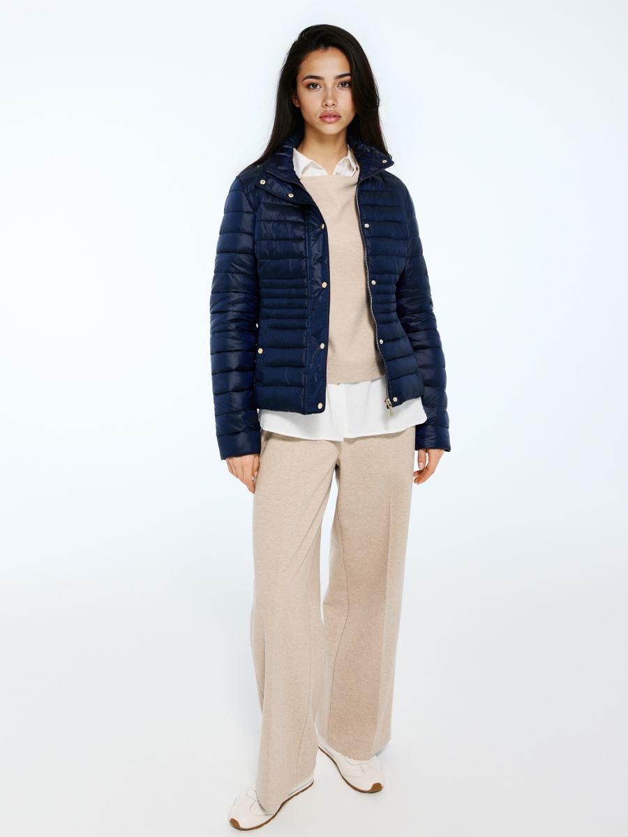 Pikowana granatowa kurtka