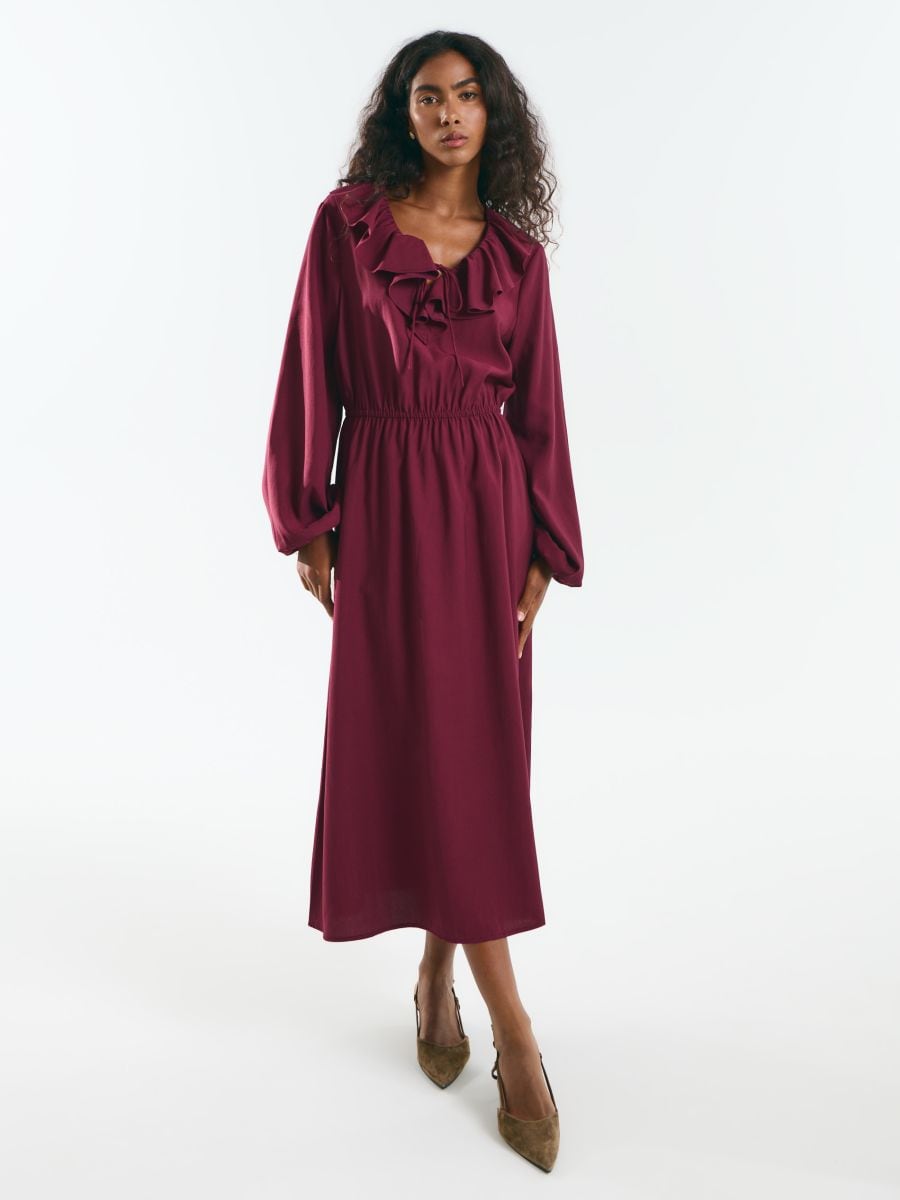 Różowa sukienka midi z modalem