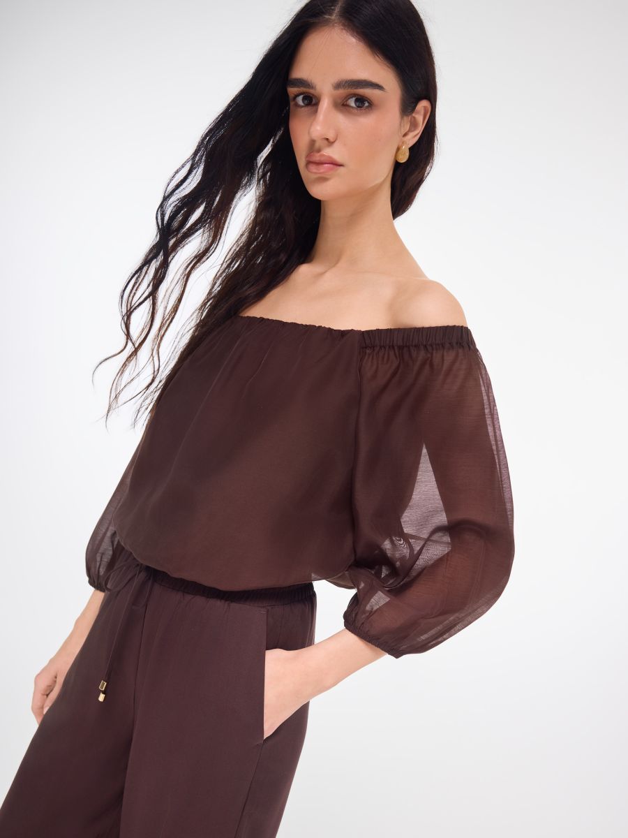 Czekoladowa bluzka z odkrytymi ramionami