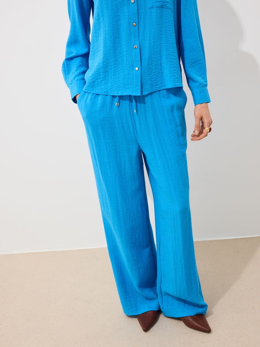 Niebieskie spodnie wide leg