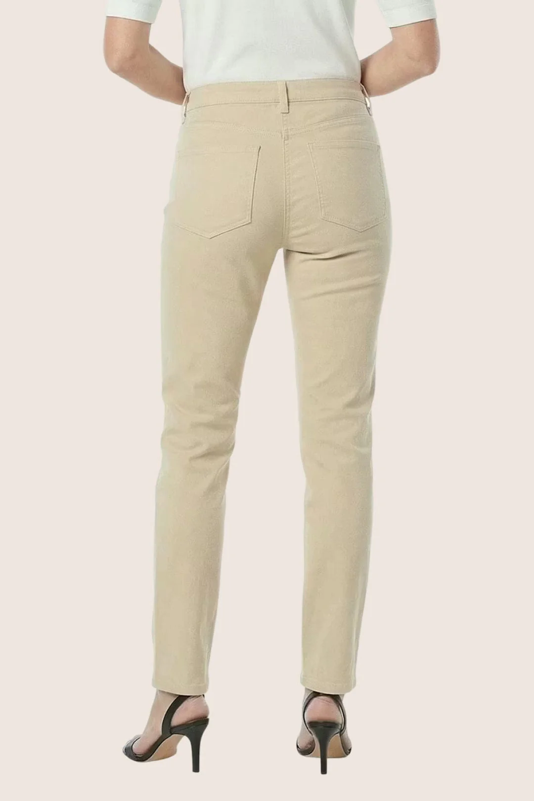 Helle Jeans in klassischem Stil