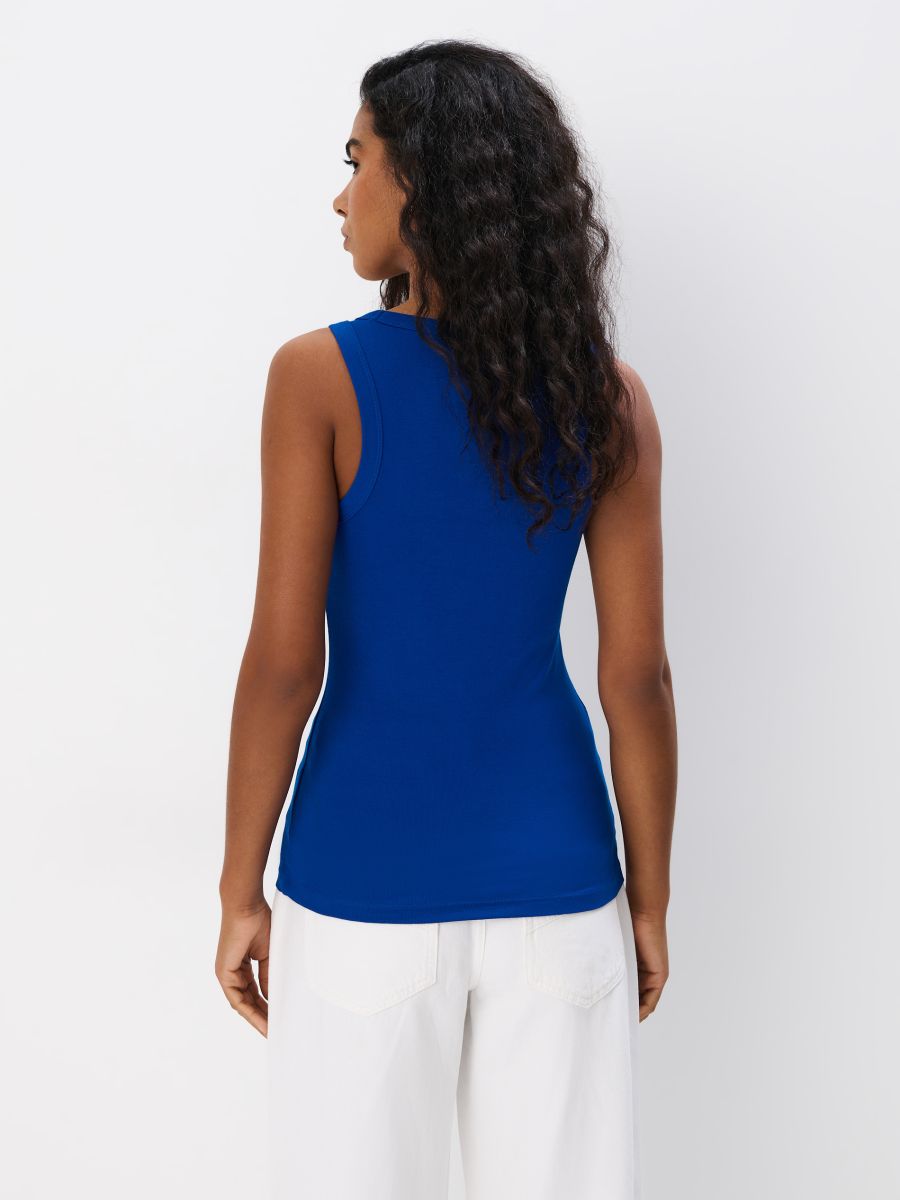 Biały dopasowany top