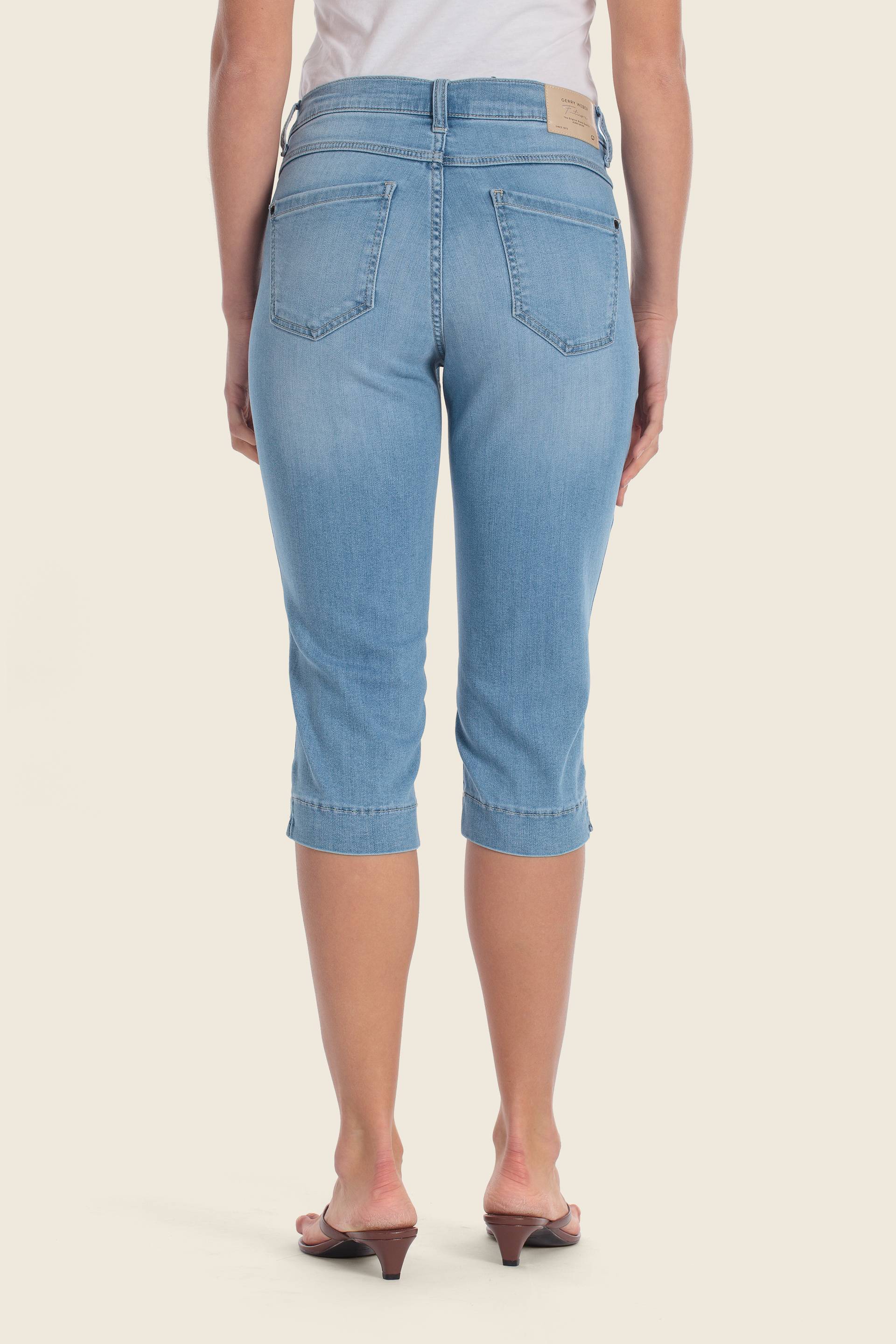 Schmal geschnittene Jeansbermuda mit Reißverschlusstaschen