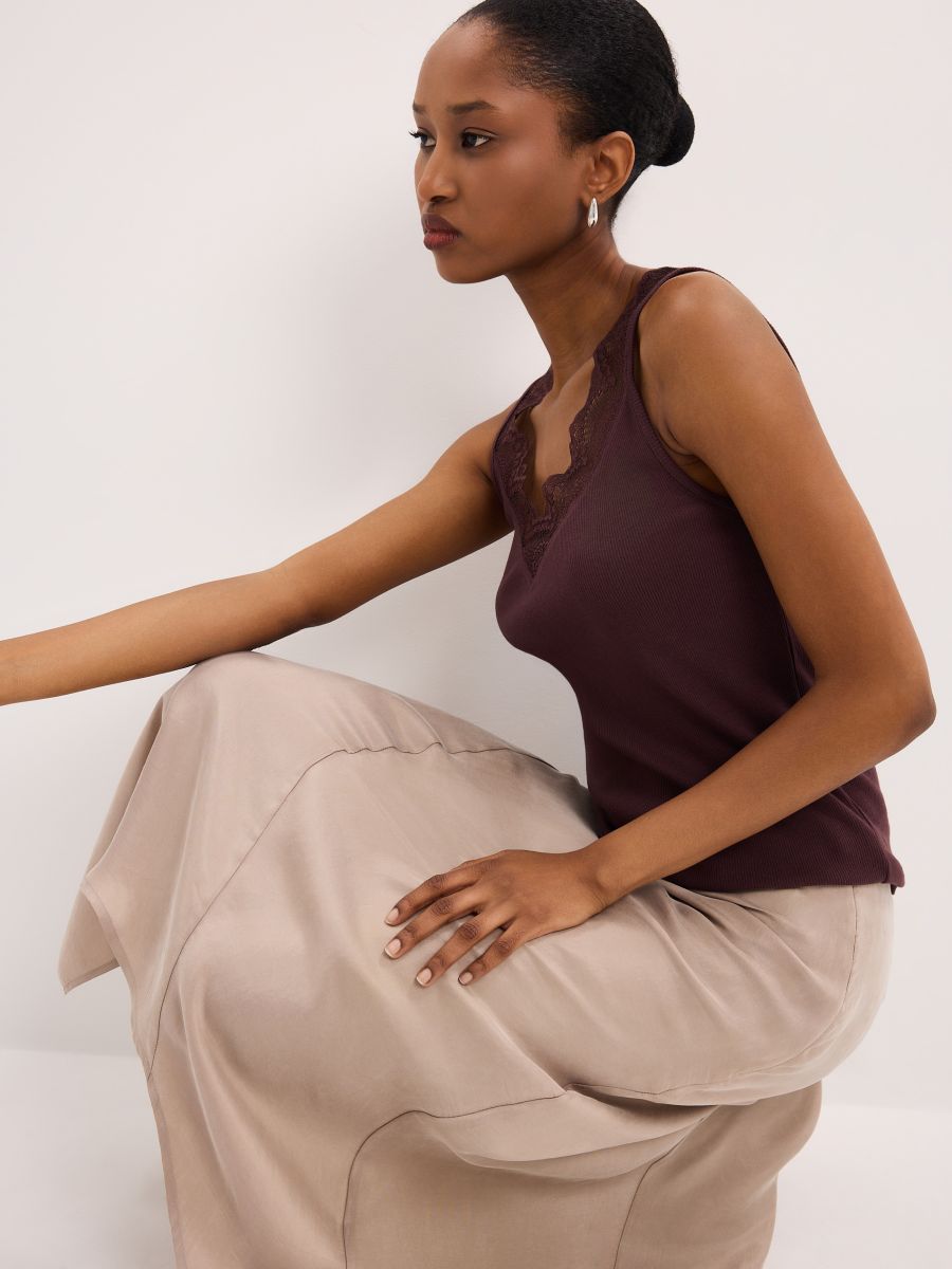 Czarny top z koronką