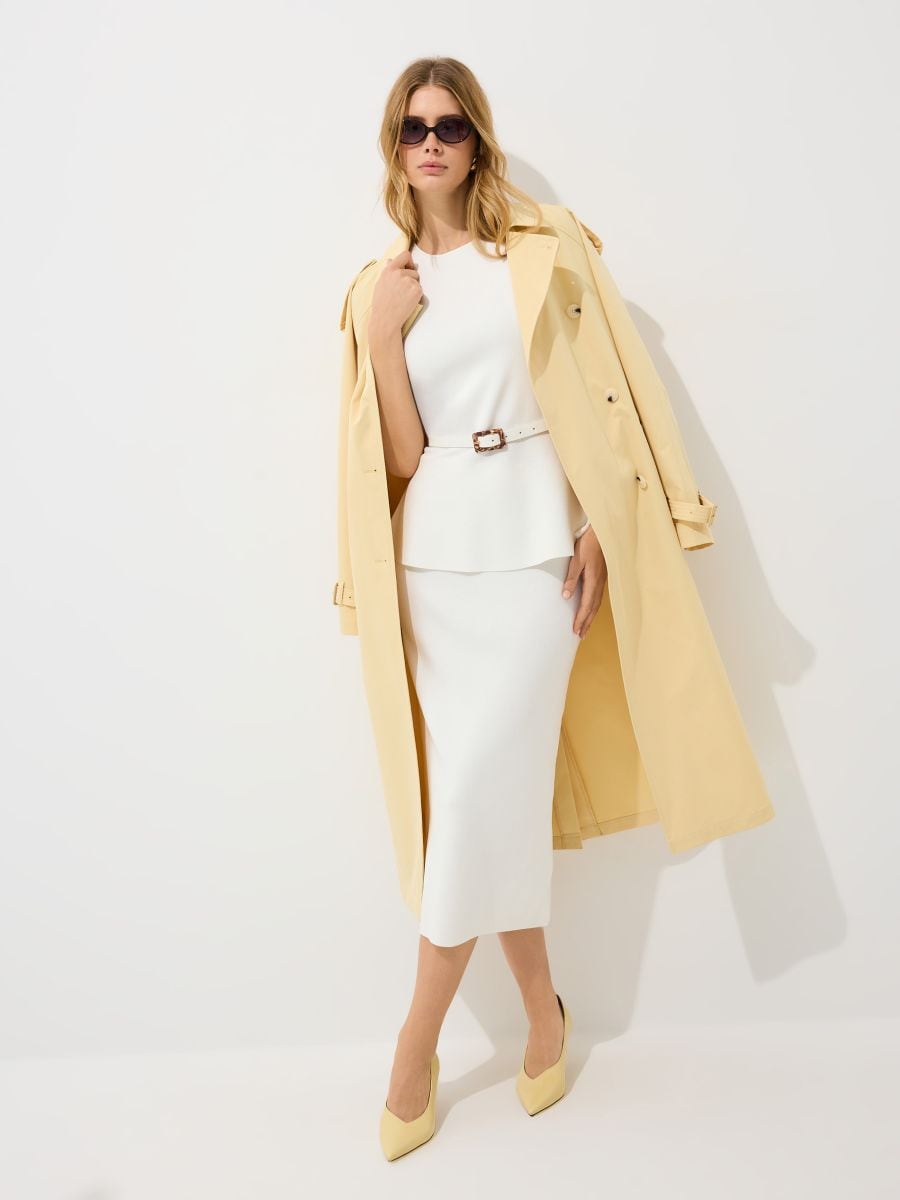 Dopasowany top z baskinką