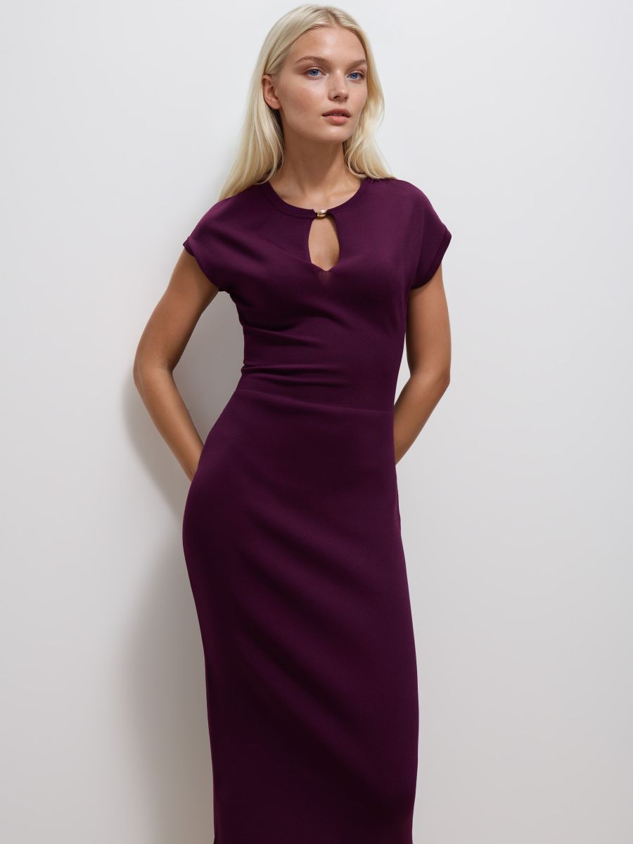 Swetrowa burgundowa sukienka midi