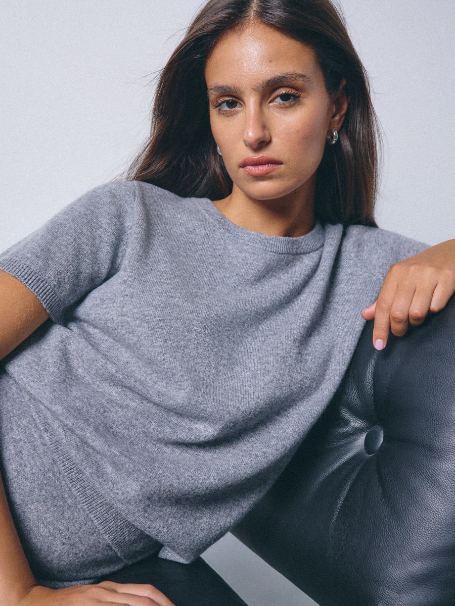 Wełniany szary sweter