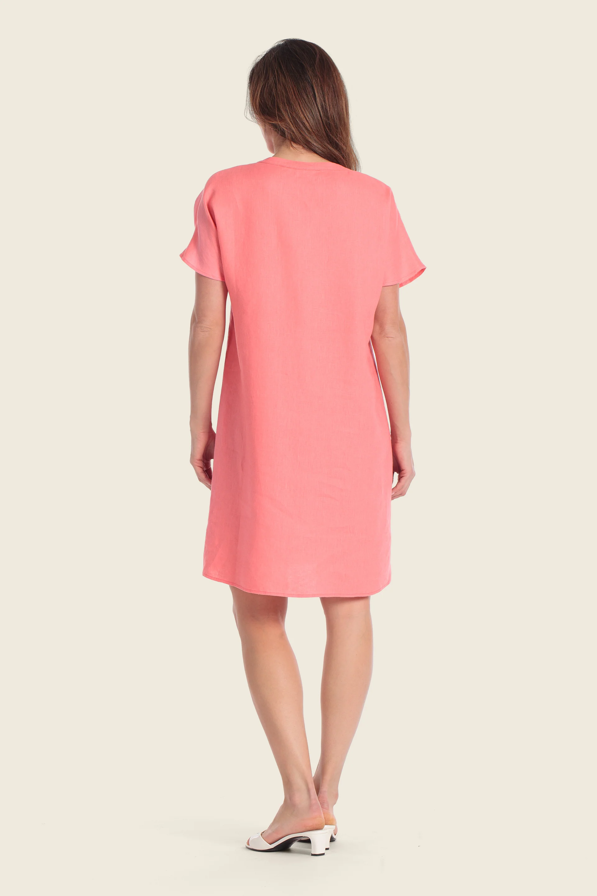 Leinenkleid mit V-Ausschnitt