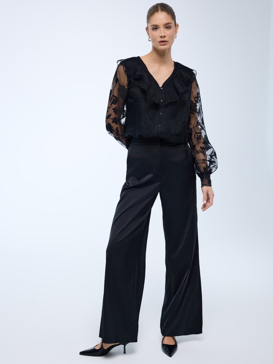 Czarna bluzka z ozdobnymi rękawami