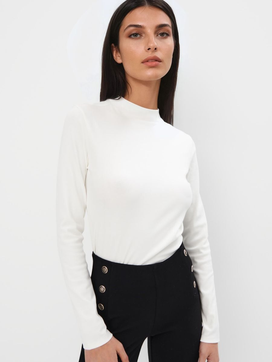 Niebieska bluzka z długim rękawem