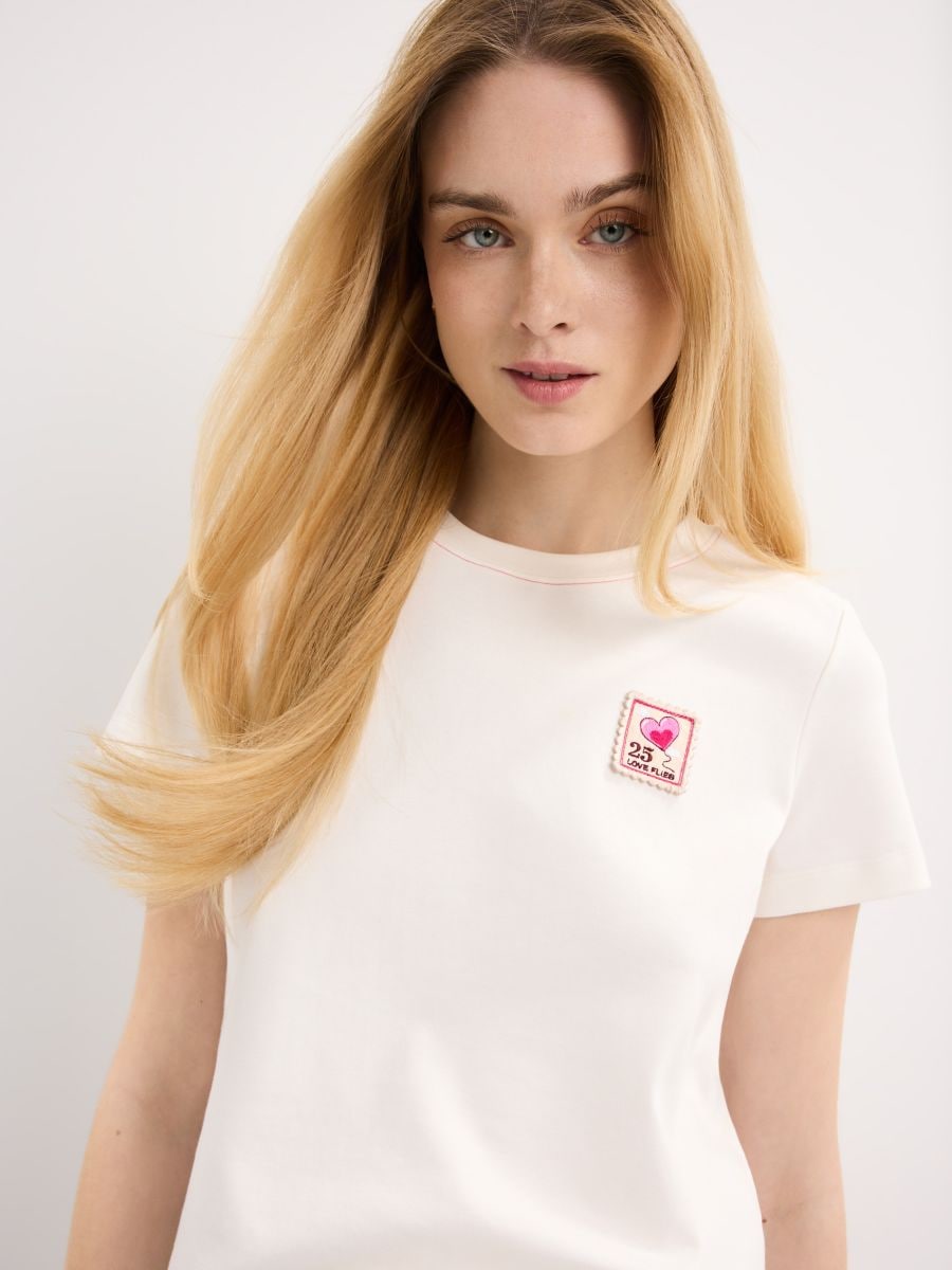 Bawełniany t-shirt z naszywką