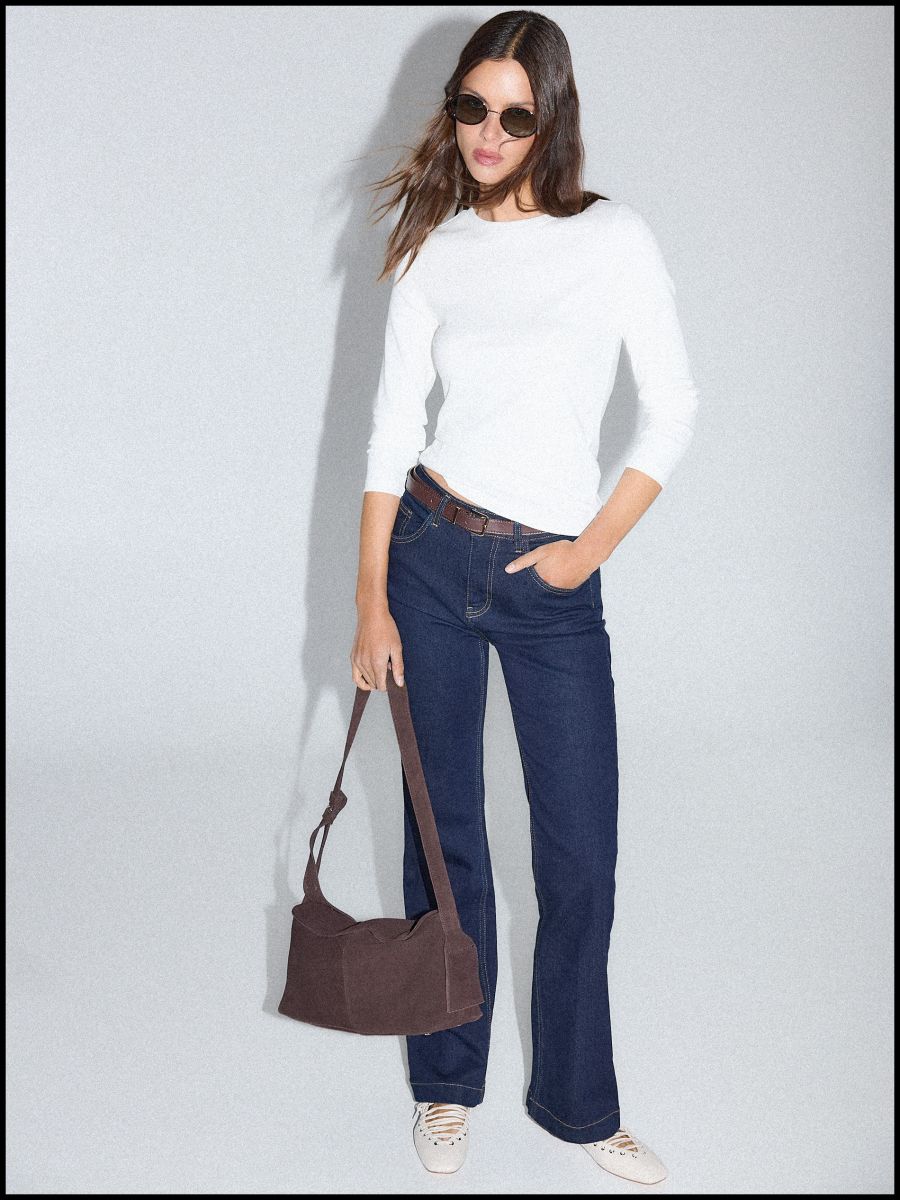 Jeansy bootcut z paskiem