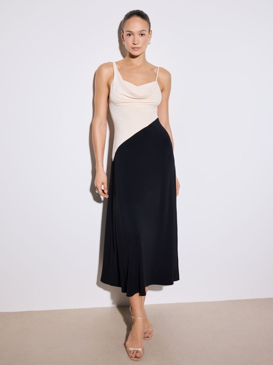 Sukienka midi na ramiączkach