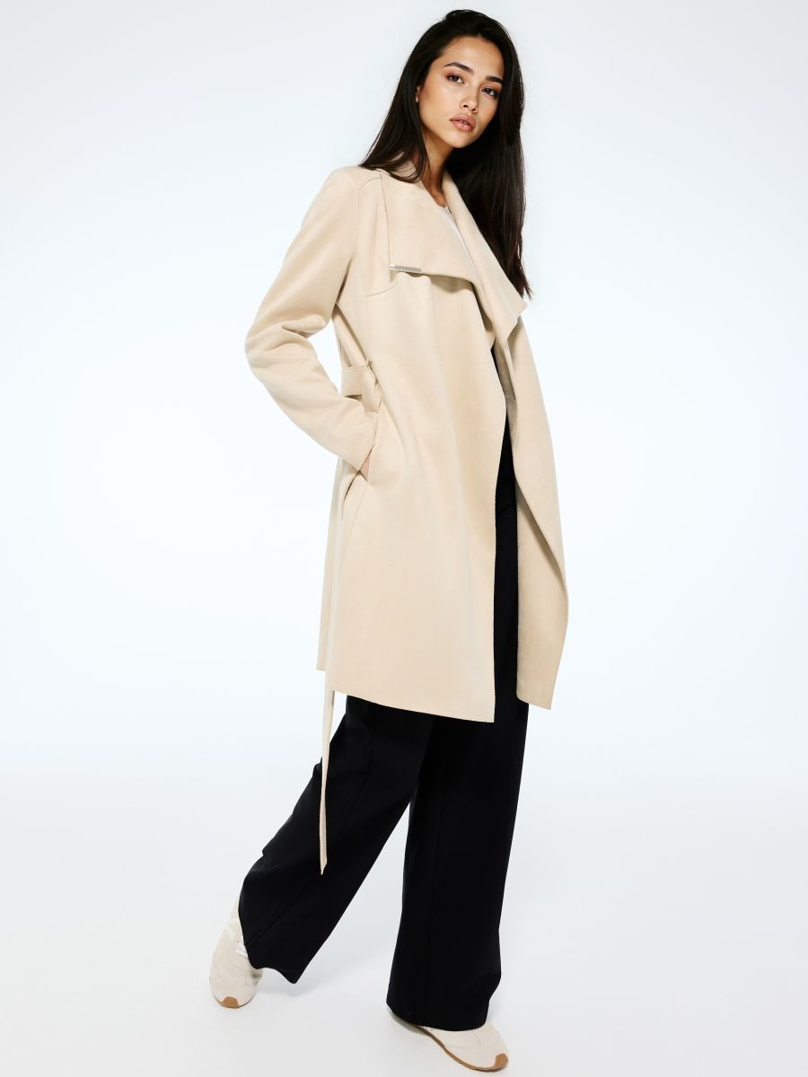 Kremowy płaszcz z wiązaniem