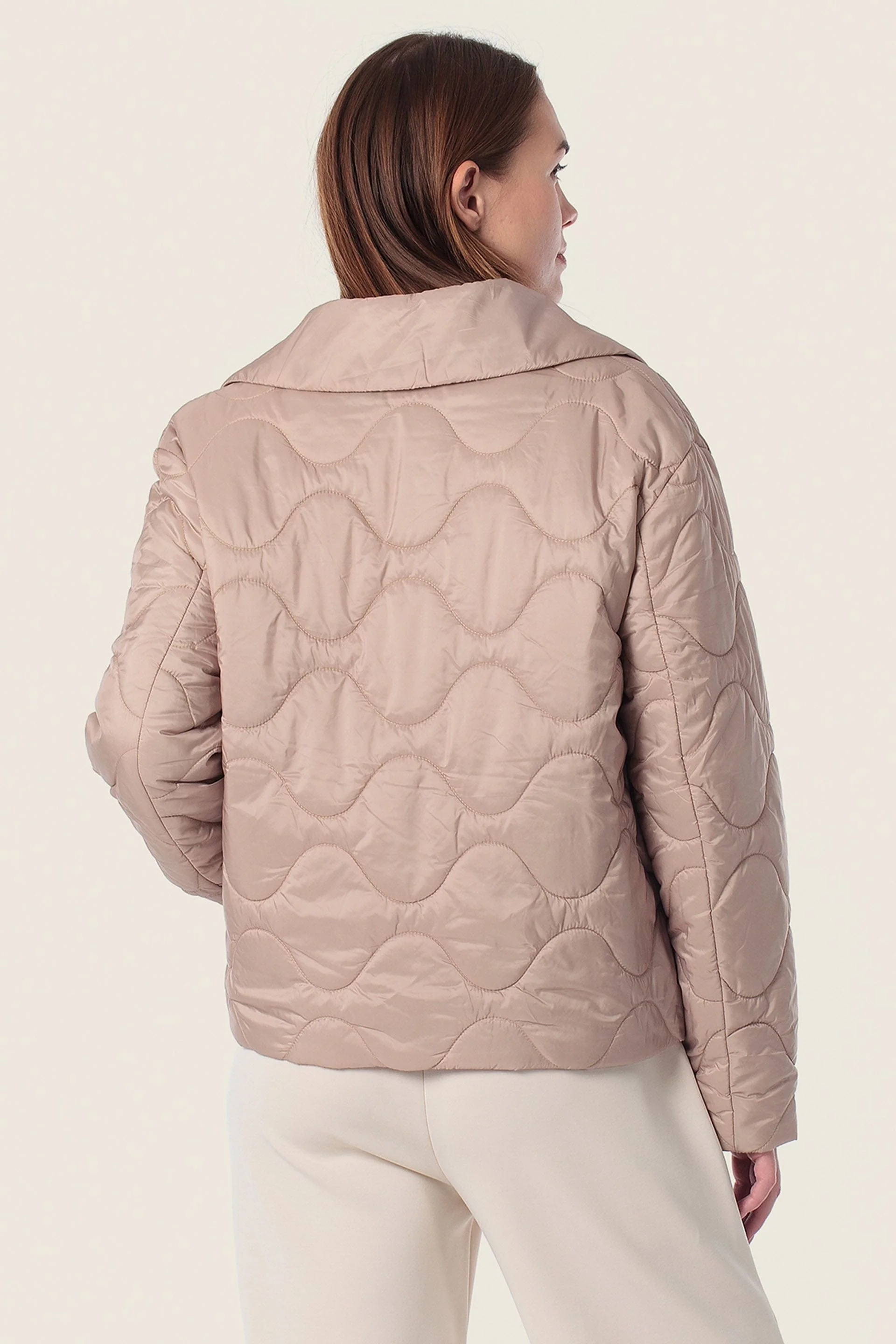 Übergangsjacke mit Wellensteppmuster