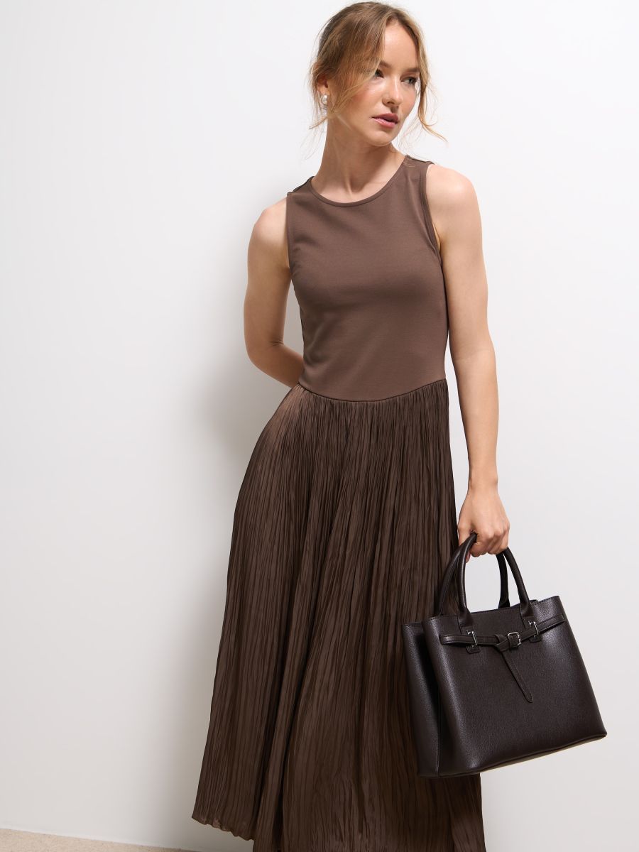 Czarna sukienka maxi