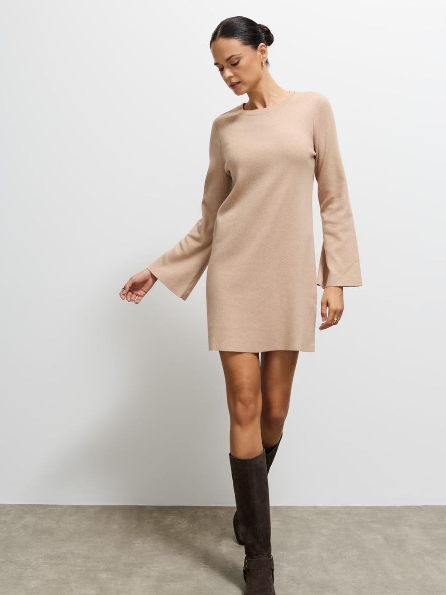 Trapezowa beżowa sukienka mini