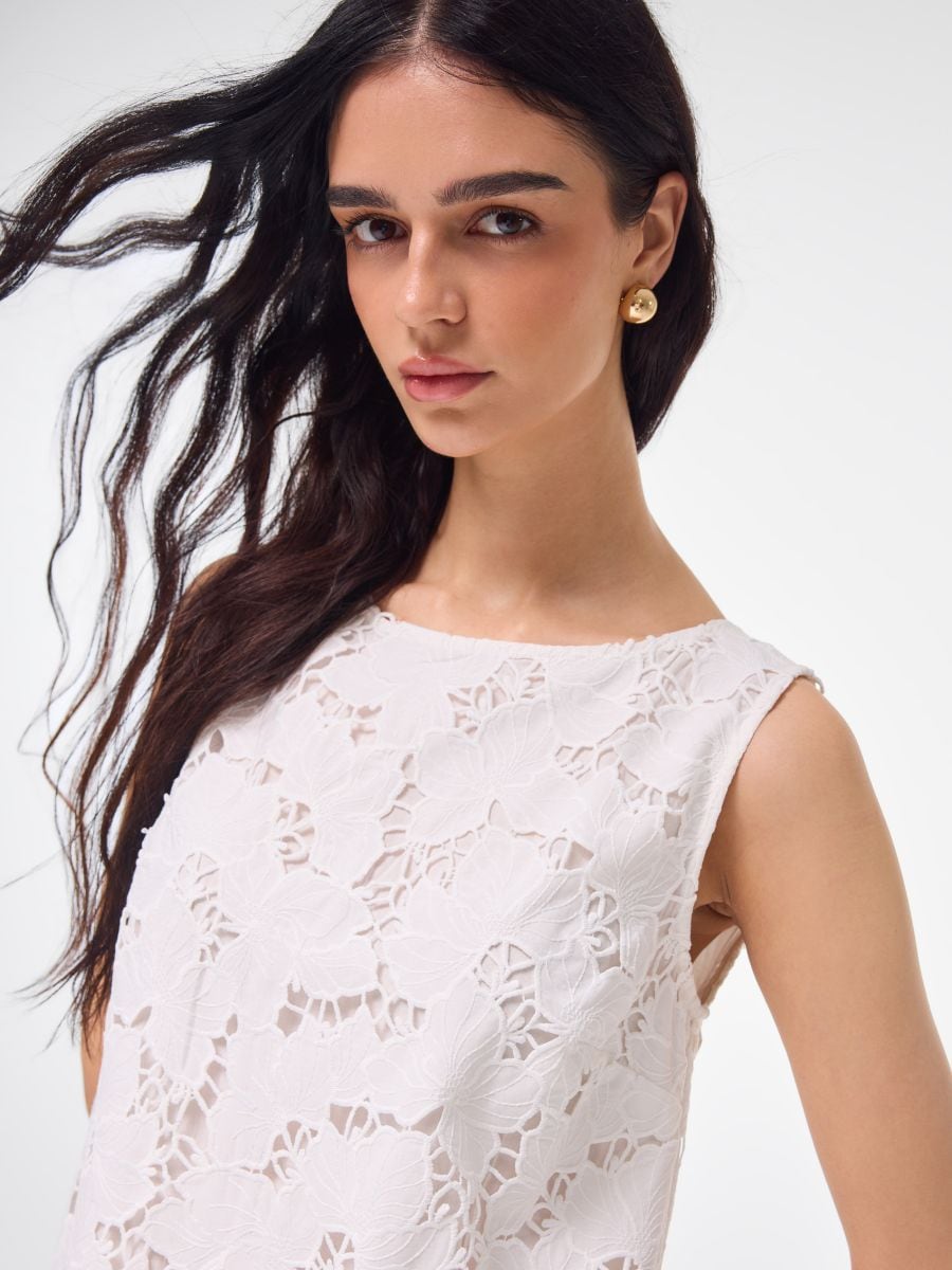 Sukienka mini o kroju litery A