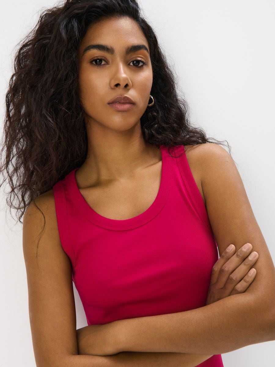 Biały dopasowany top