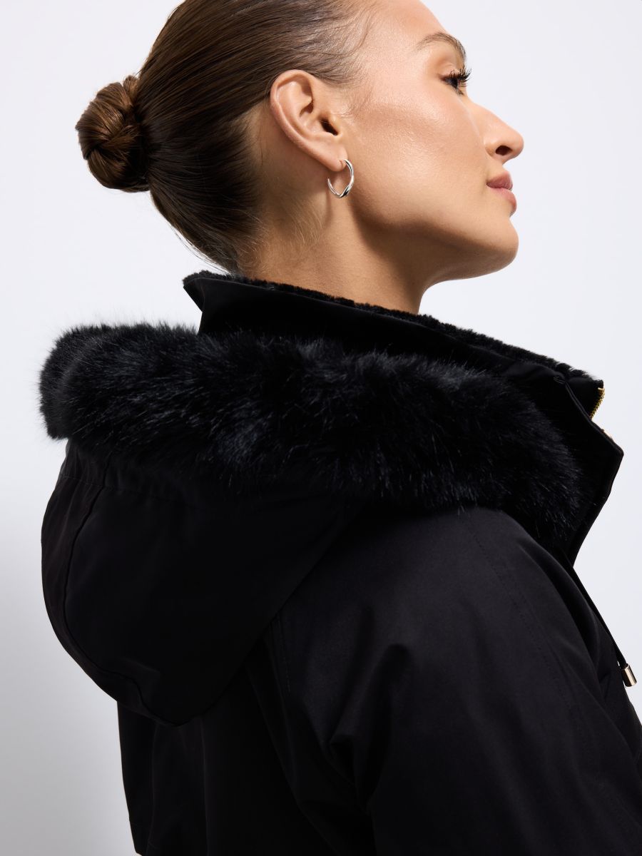 Beżowa kurtka parka