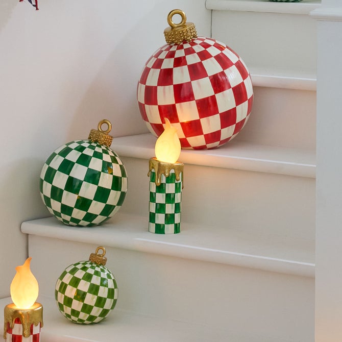 Cozy Christmas Illuminated Green Check Melting Candle