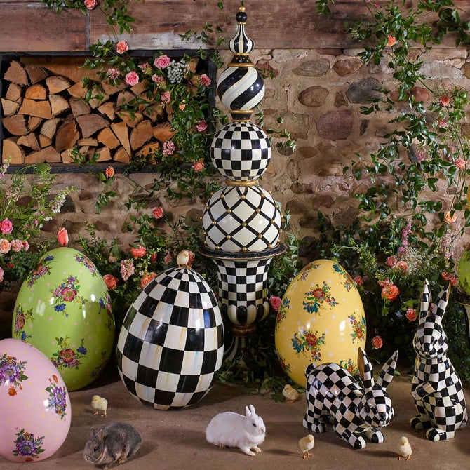 Courtly Check Trophy Topiary