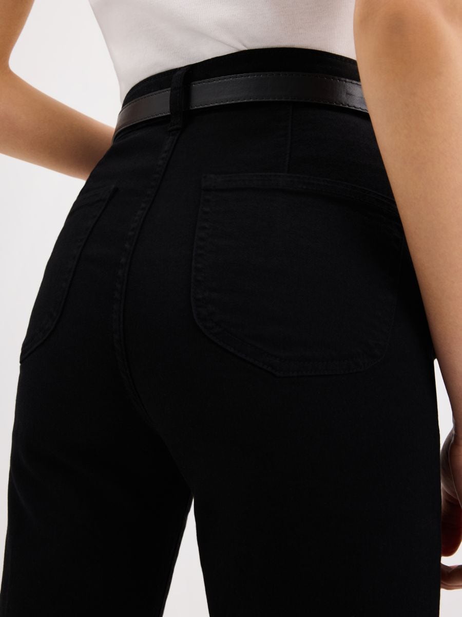 Jeansy bootcut z paskiem
