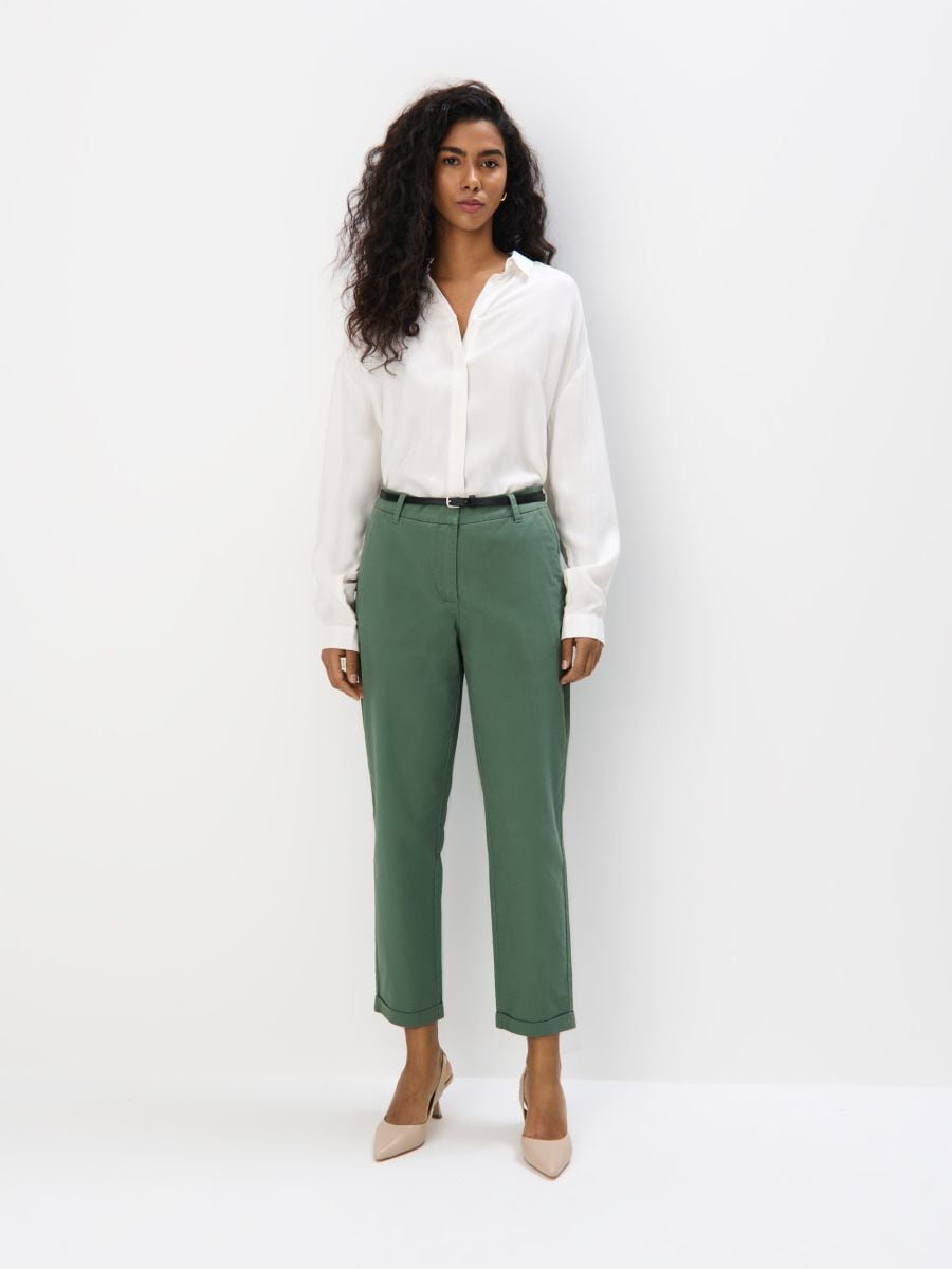 Granatowe spodnie chino z paskiem