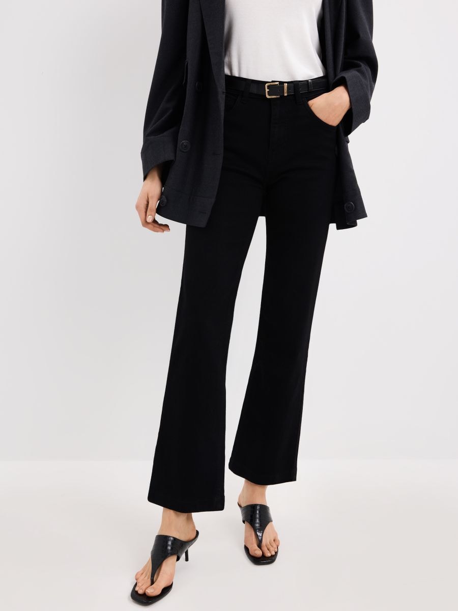 Jeansy bootcut z paskiem