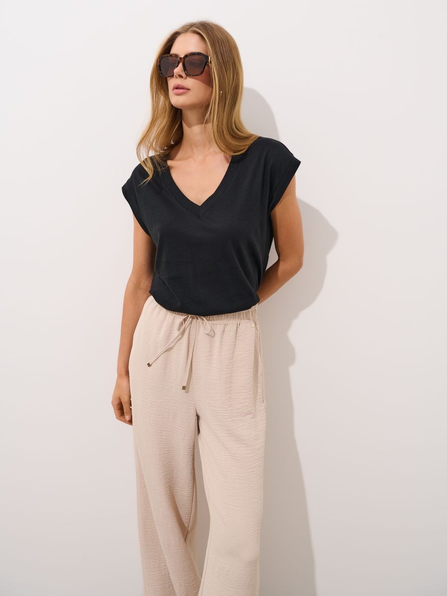 Czarny t-shirt z lnu i bawełny