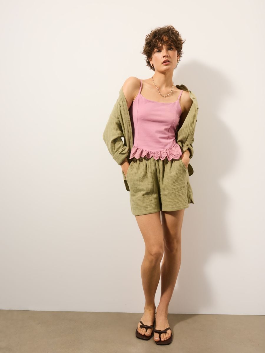 Różowy top na ramiączkach