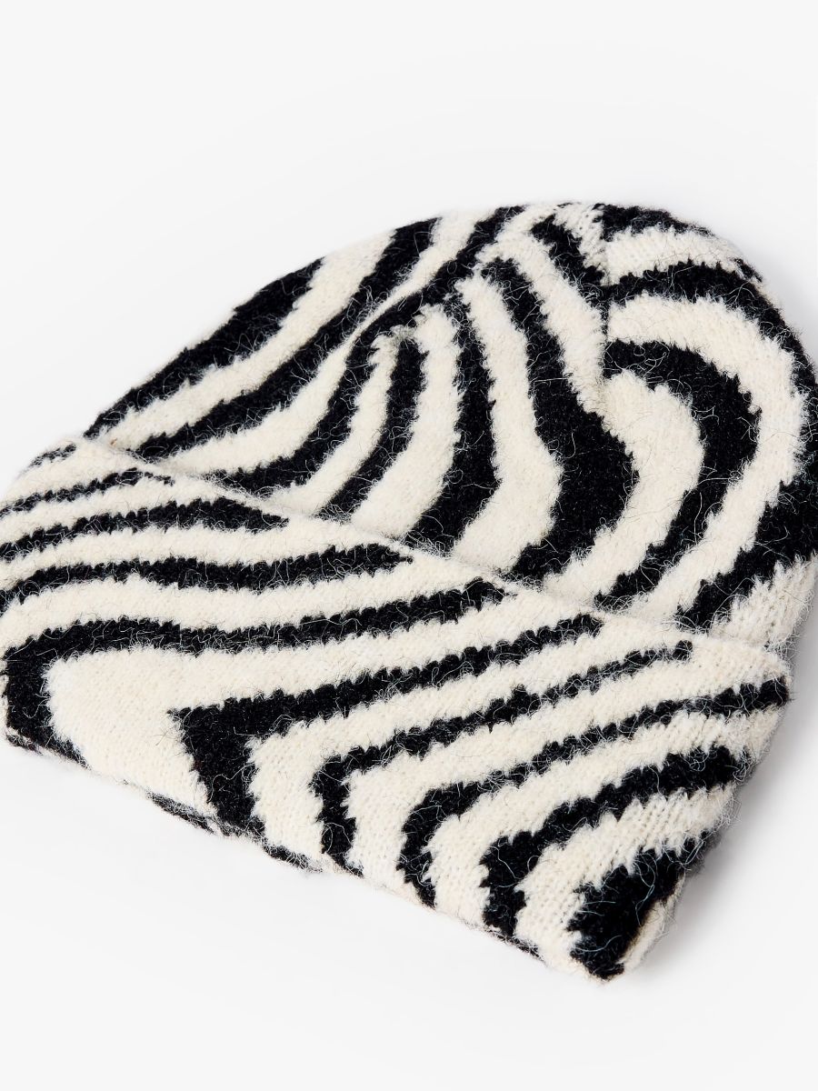 Czapka beanie we wzory