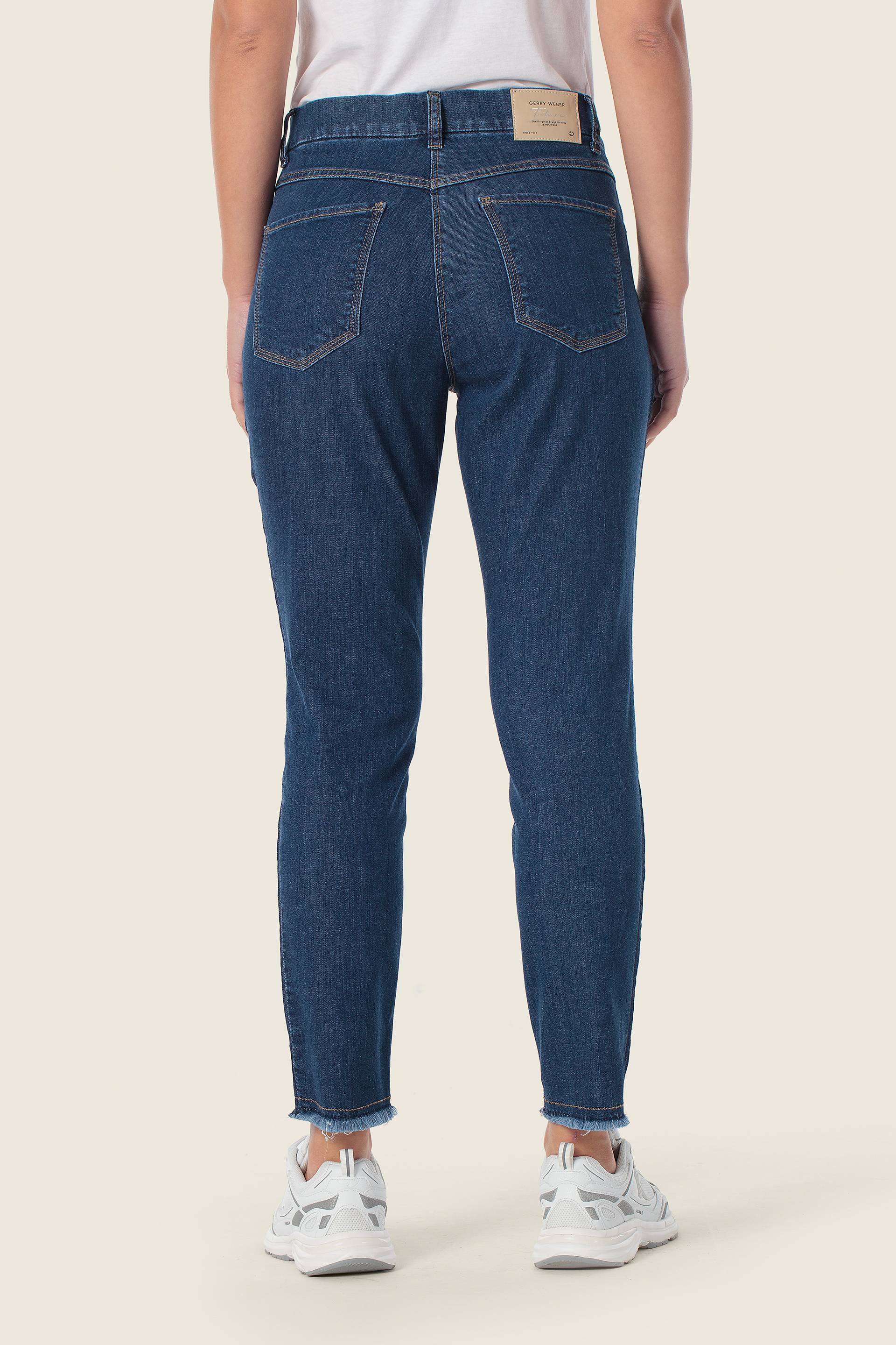 Jeans mit ausgefranstem Saum