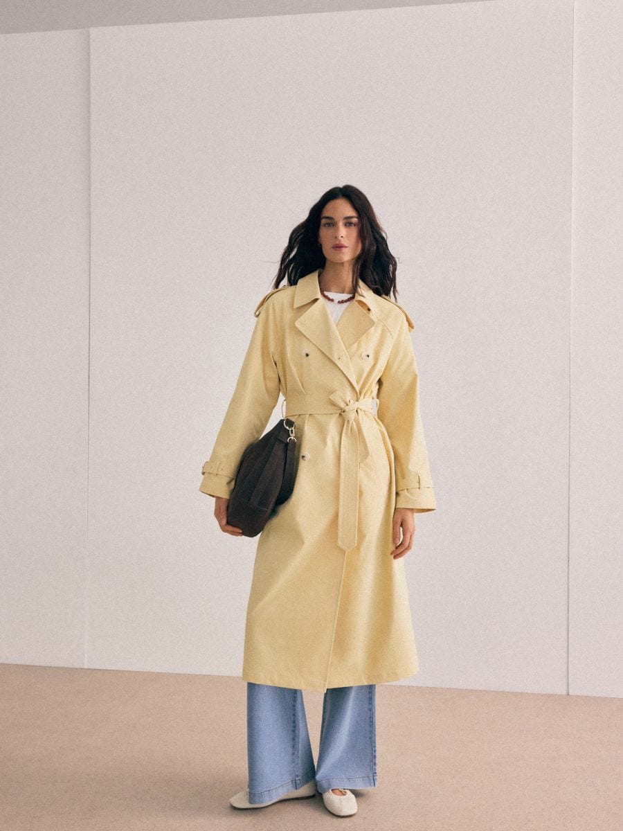 Dwurzędowy masełkowy trencz