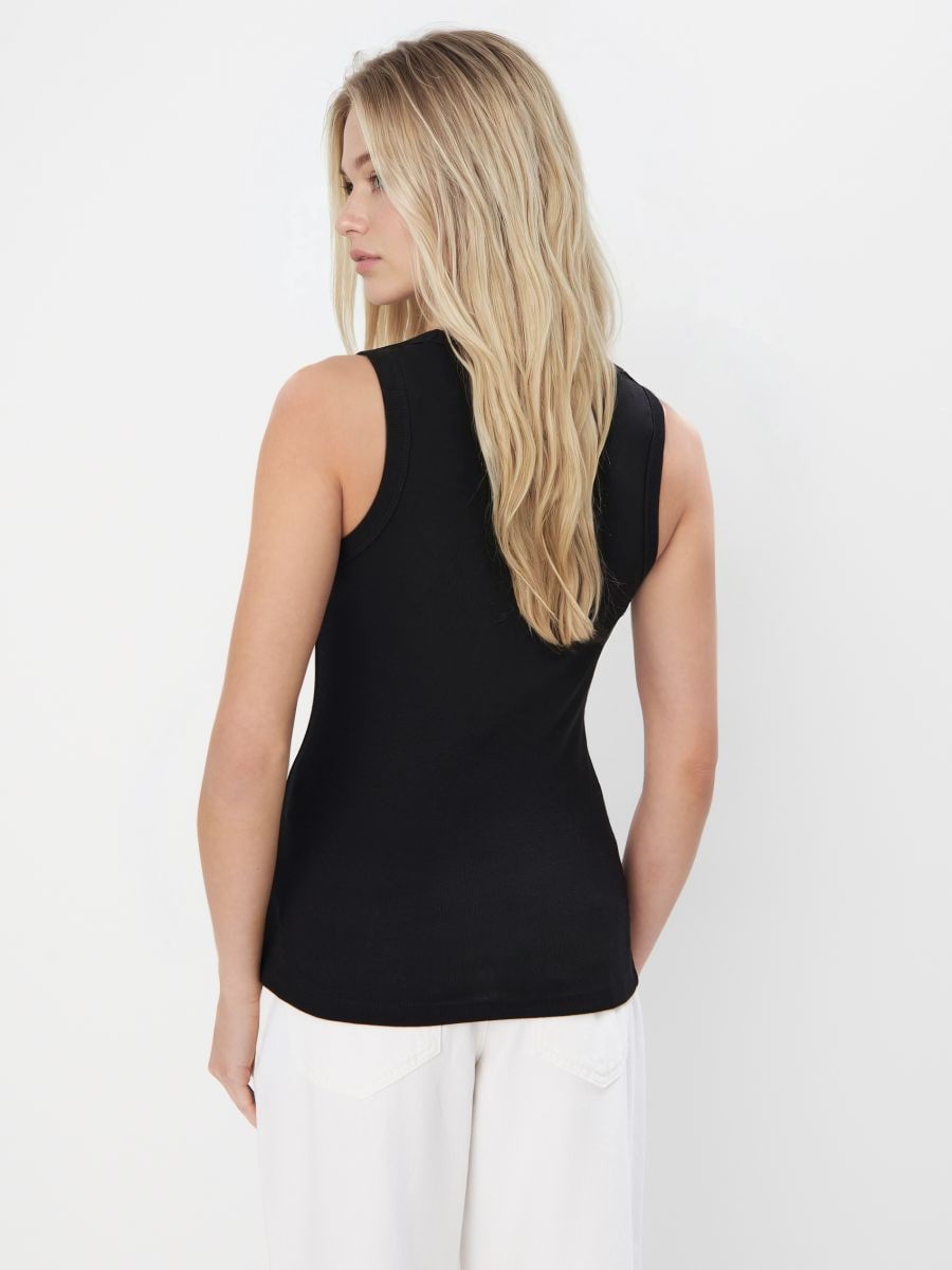 Biały dopasowany top