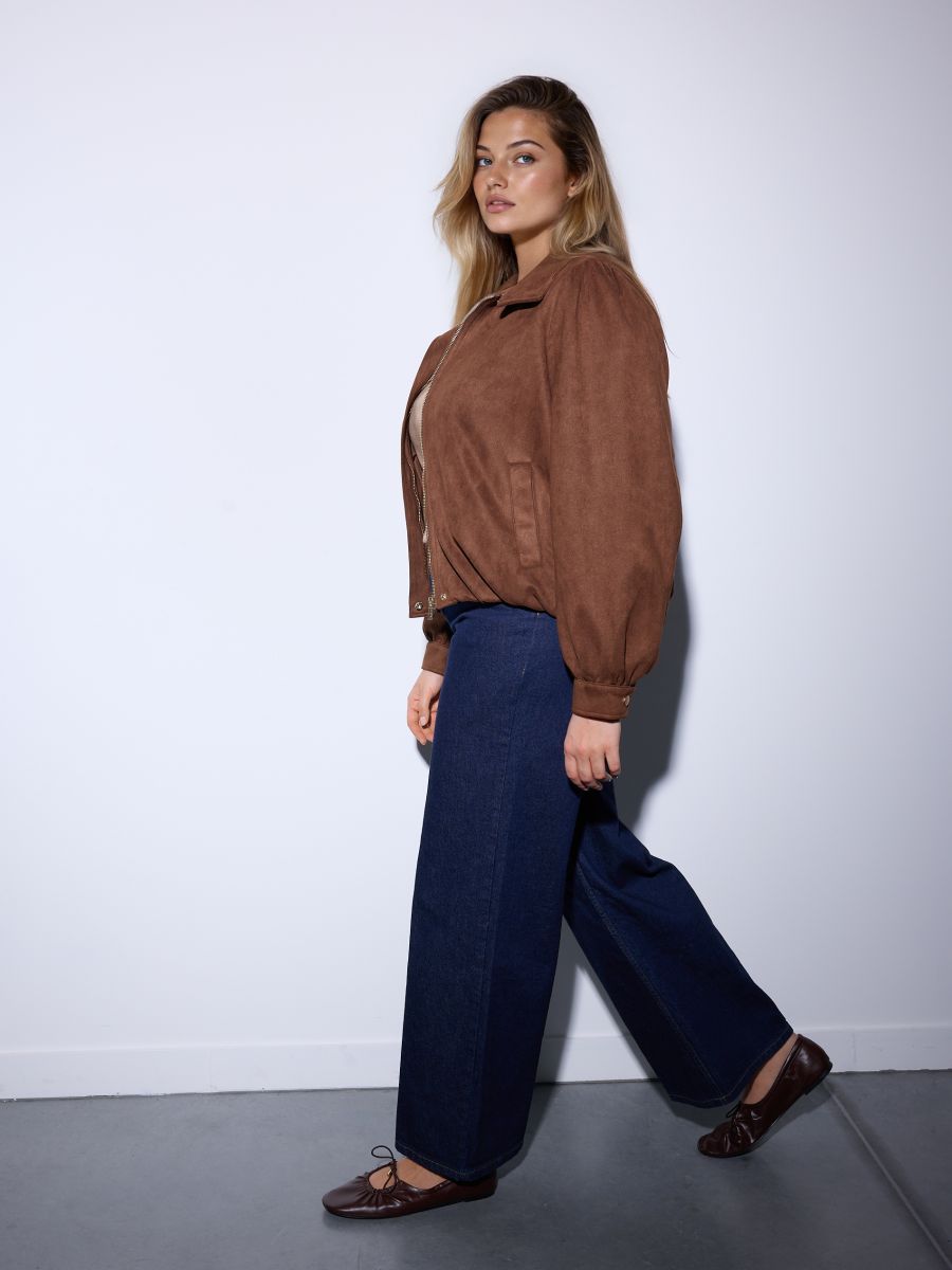 Brązowa kurtka typu biker