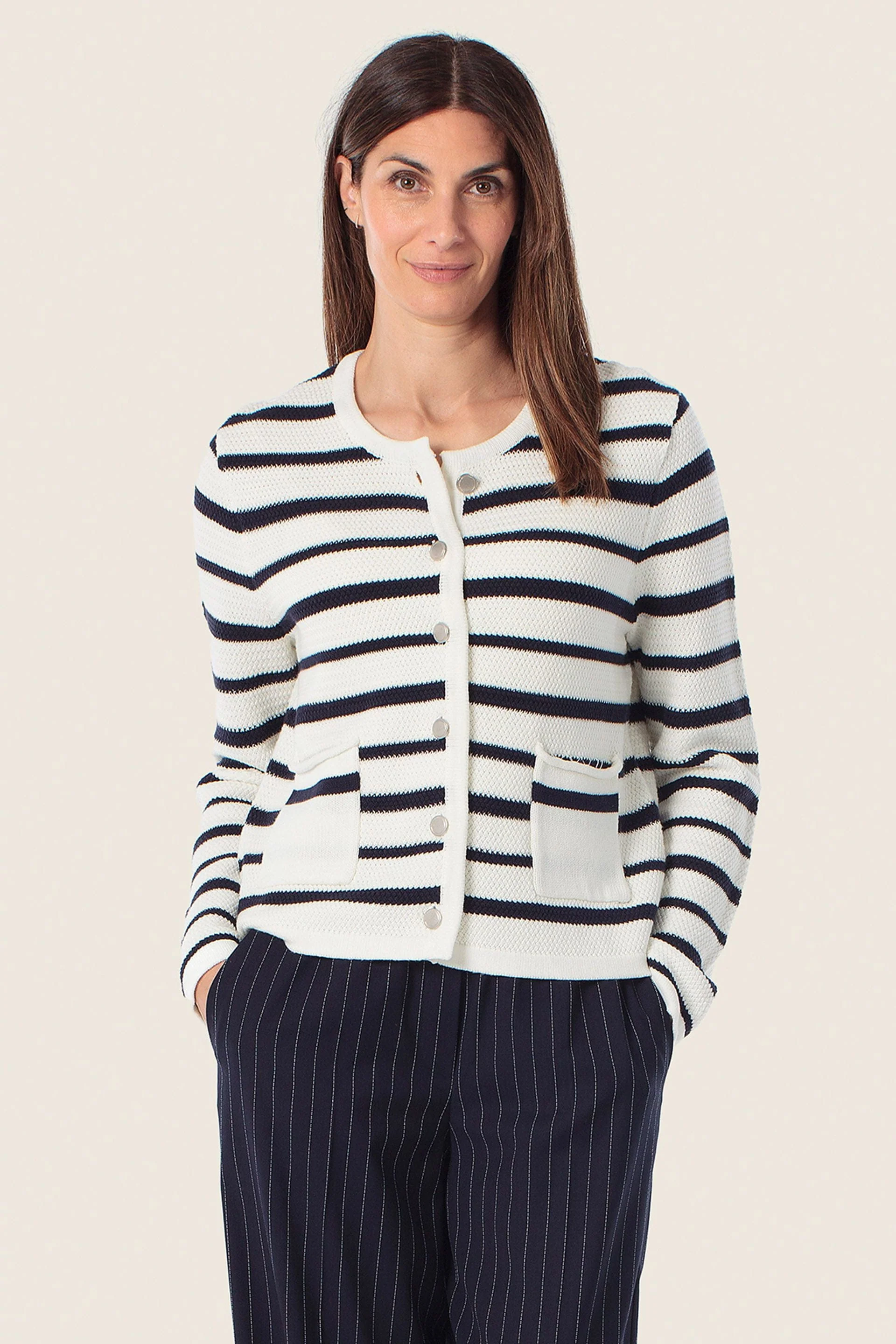 Gestreifte Strickjacke
