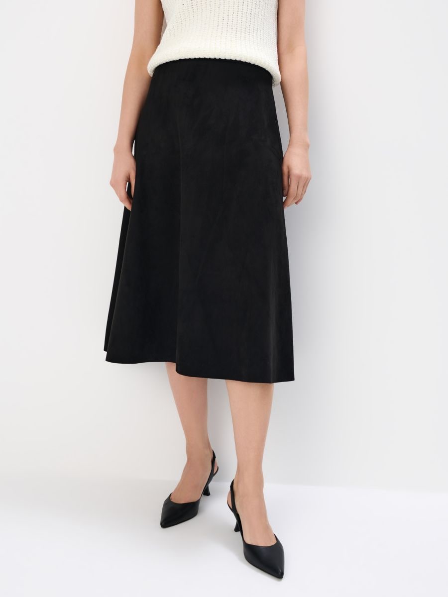 Czarna spódnica midi