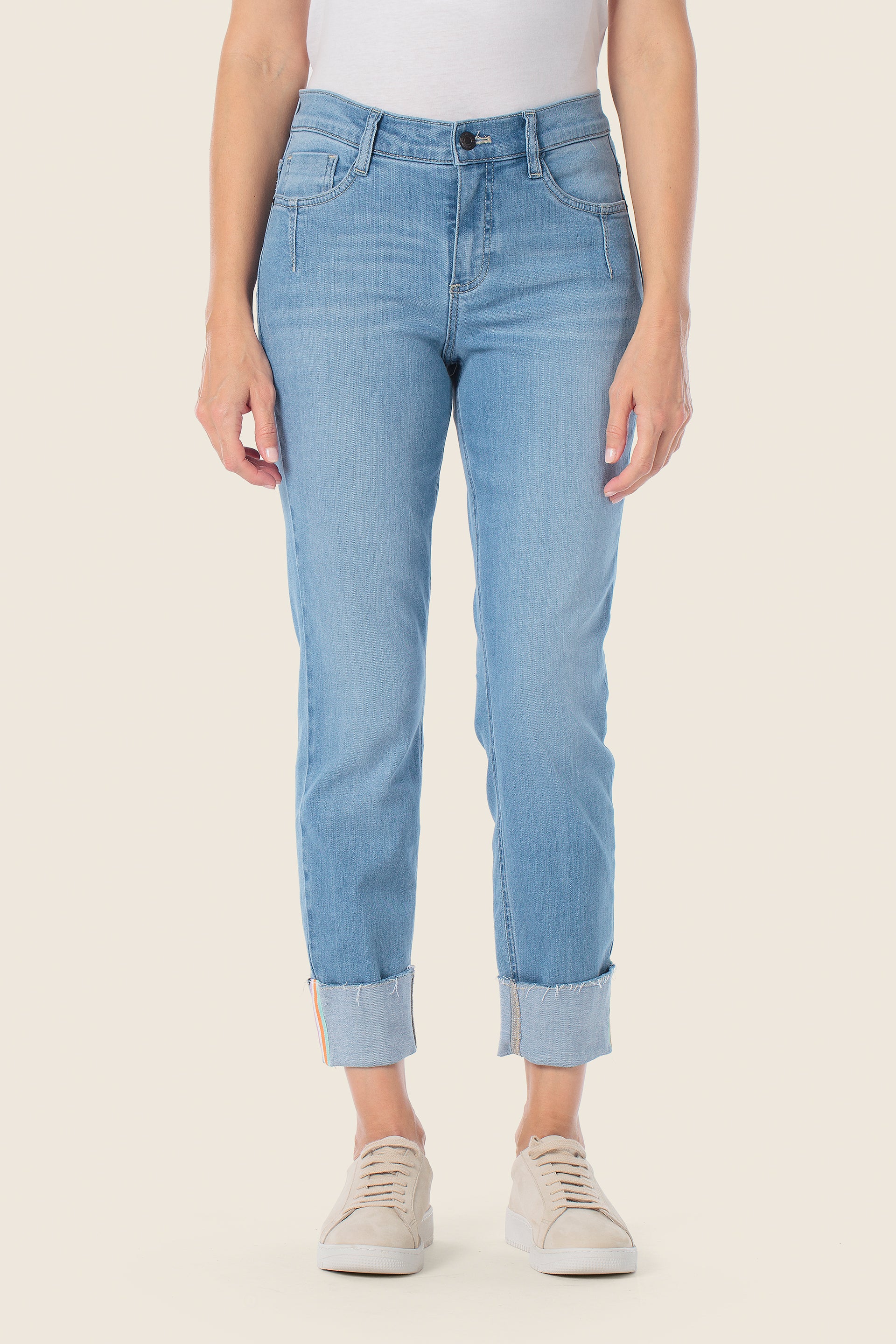 Schmal geschnittene Jeans mit umgeschlagenem Saum