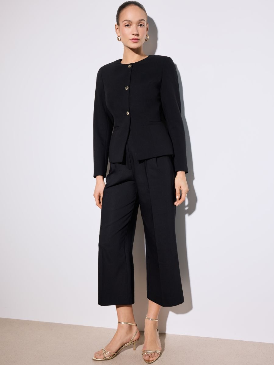 Dopasowana czarna marynarka