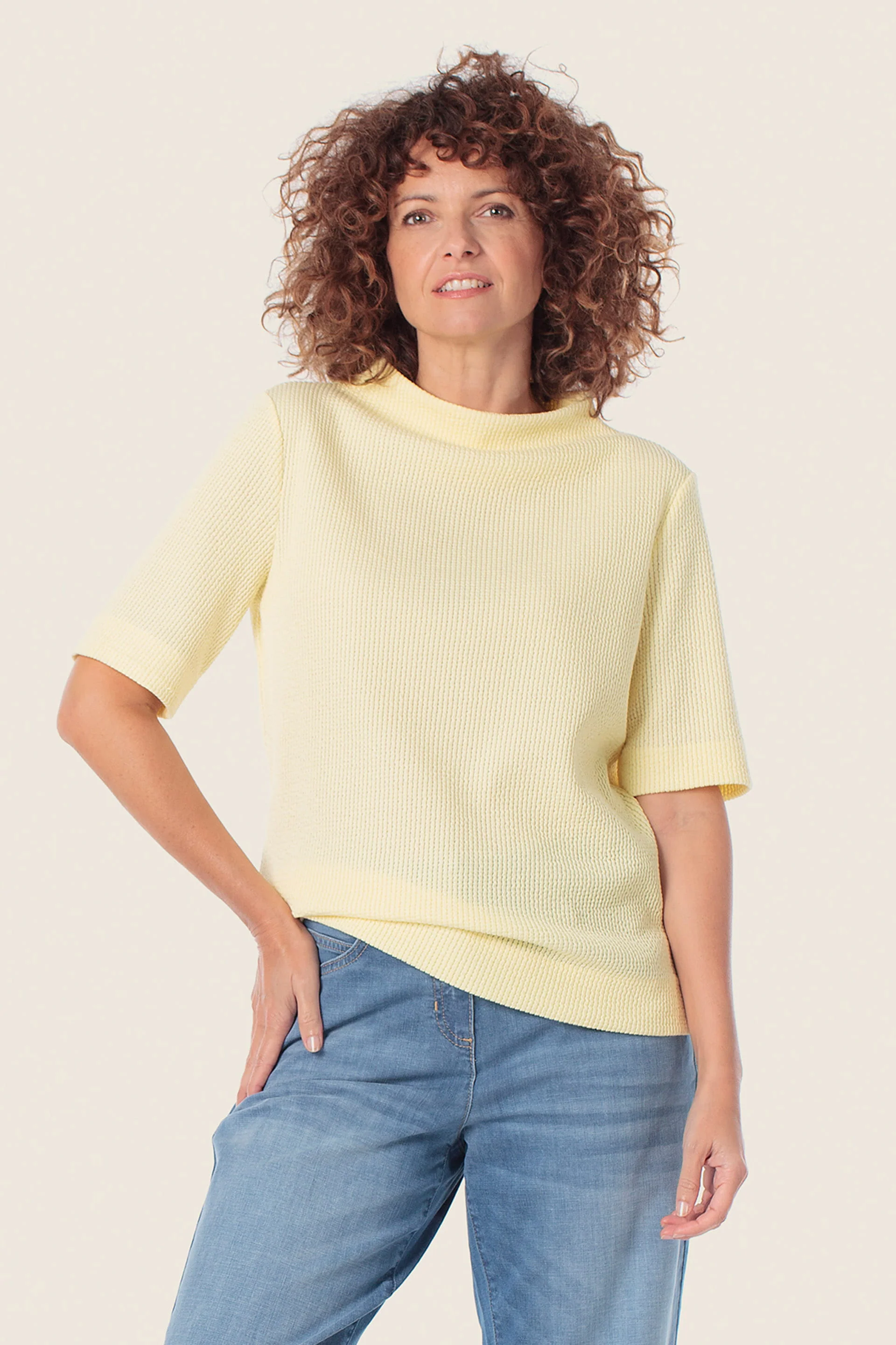 Einfaches T-Shirt aus Baumwollmischgewebe mit Seitenschlitzen