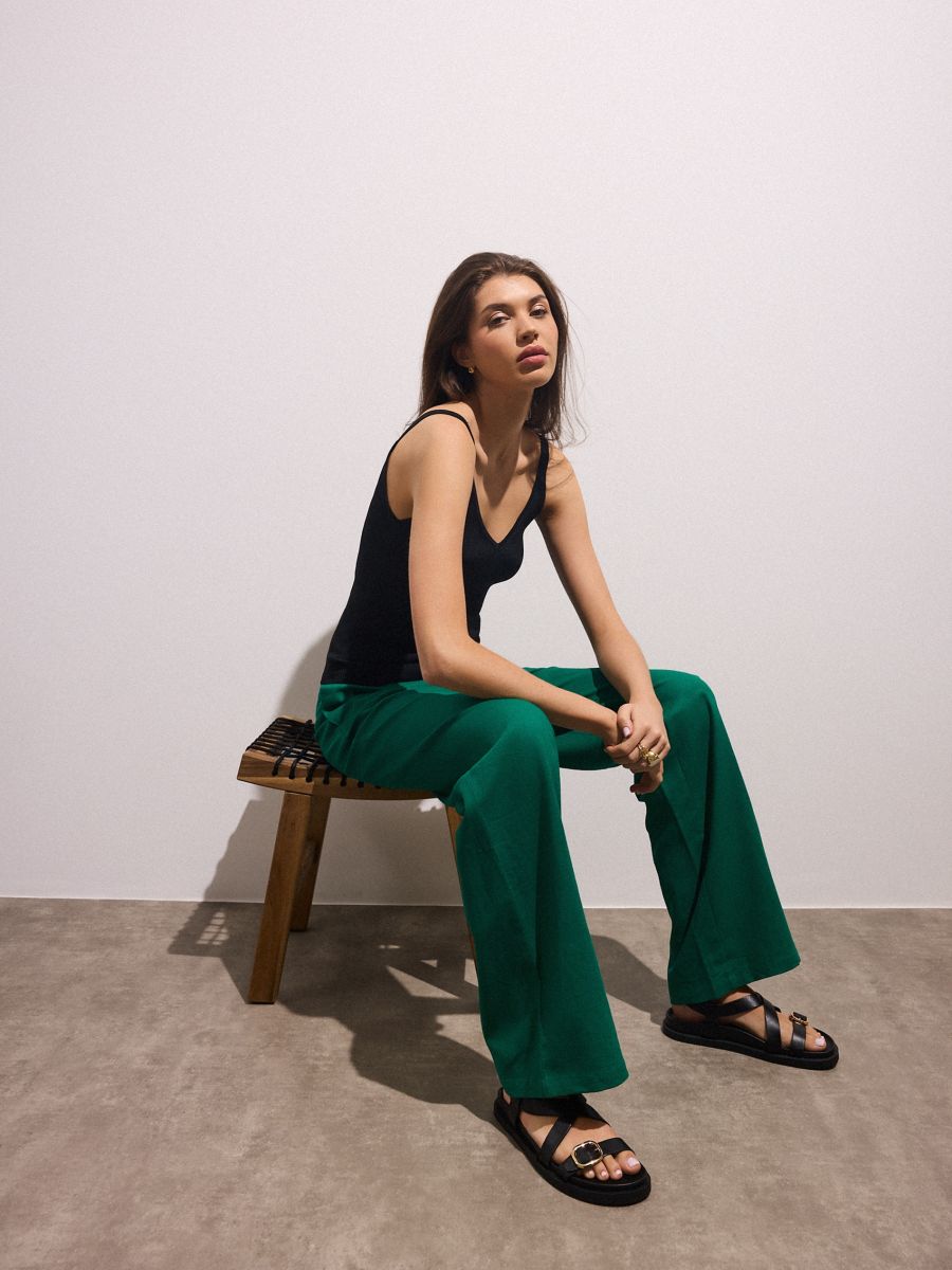 Masełkowe spodnie z lnu i wiskozy