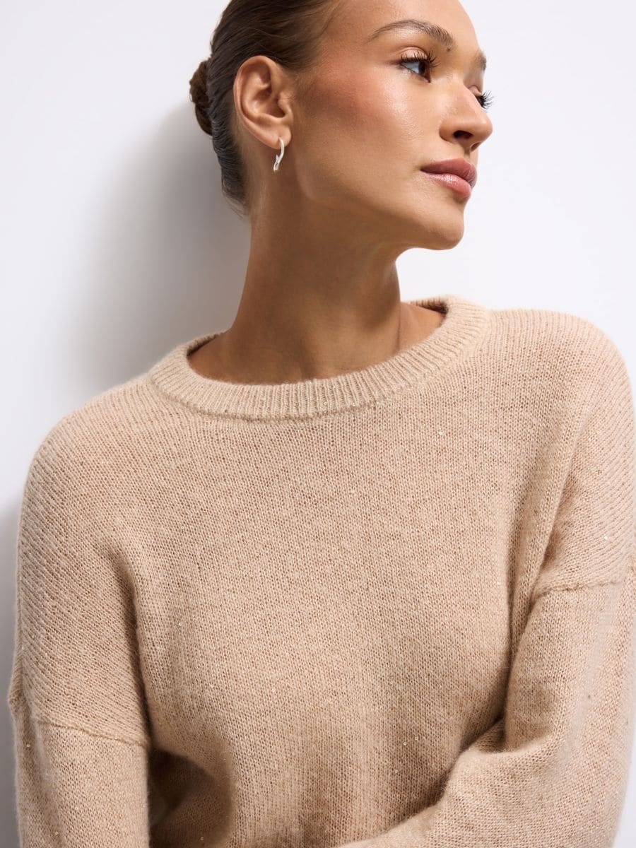 Beżowy sweter z moherem